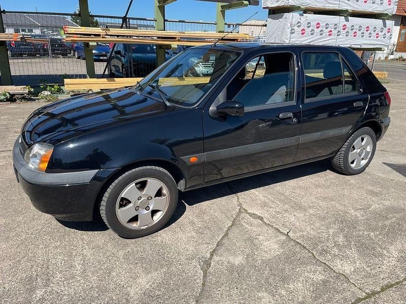 Usata Ford Fiesta 60 CV (44 kW) 2001 Nero Utilitaria