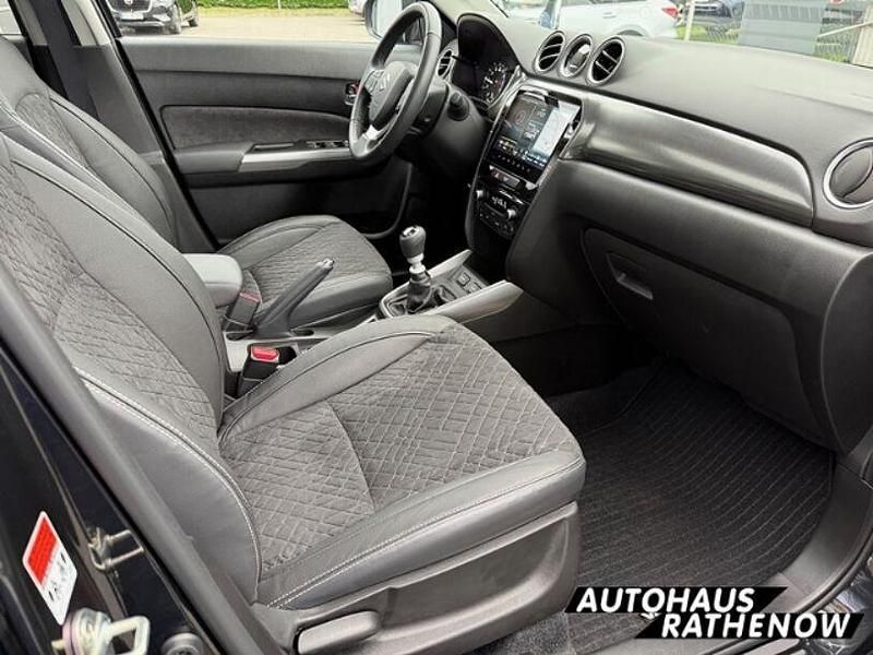 Gebraucht Suzuki Vitara Comfort+ 129 PS (94 kW) 2024 Schwarz SUV