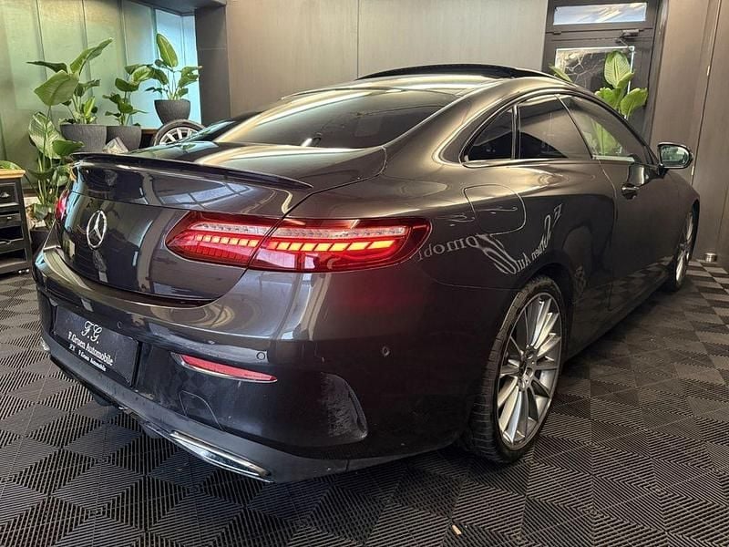 Gebraucht Mercedes E220 AMG 194 PS (142 kW) 2021 Grau Coupé