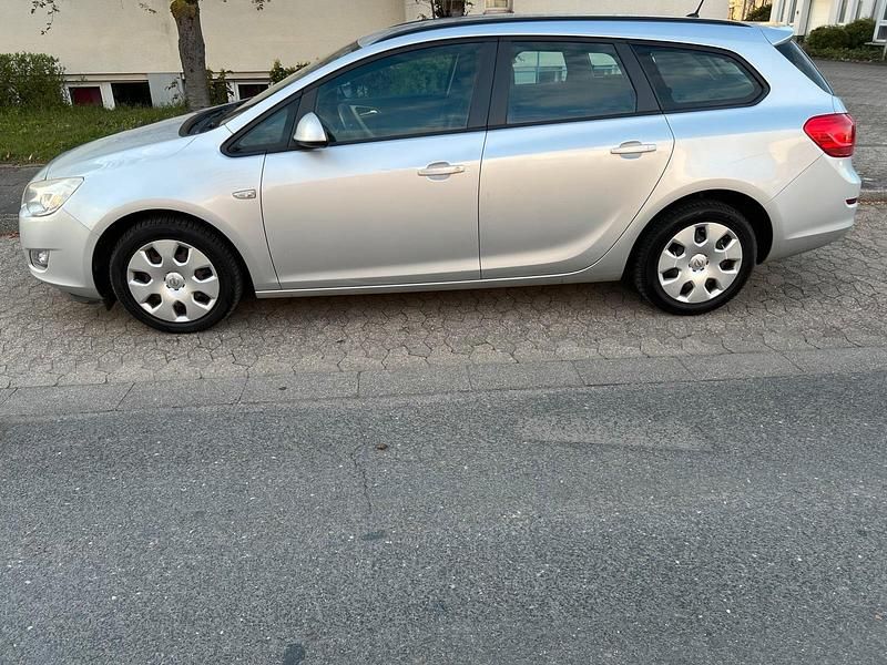Gebraucht Opel Astra Sport 95 PS (69 kW) 2012 Silber Kombi