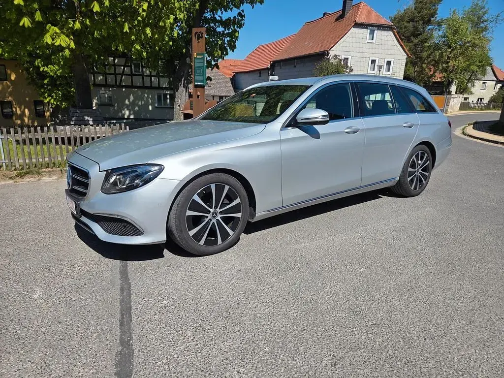 Gebraucht Mercedes E220 194 PS (142 kW) 2018 Silber Limousine