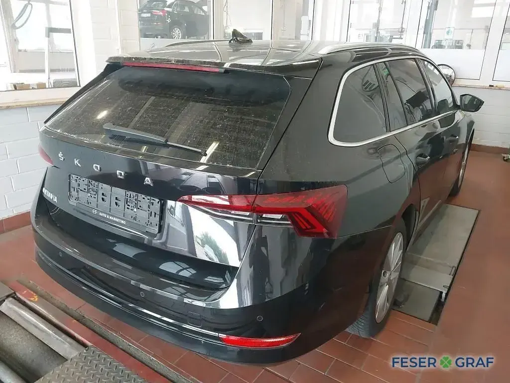 Gebraucht Skoda Octavia Style 150 PS (110 kW) 2024 Blackmagic perleffekt Kombi