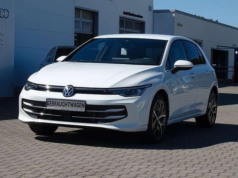 Weiß Gebraucht 2024 VW Golf VIII Edition Limousine | 31.750 € (Fairer Preis) - Bild 1/2