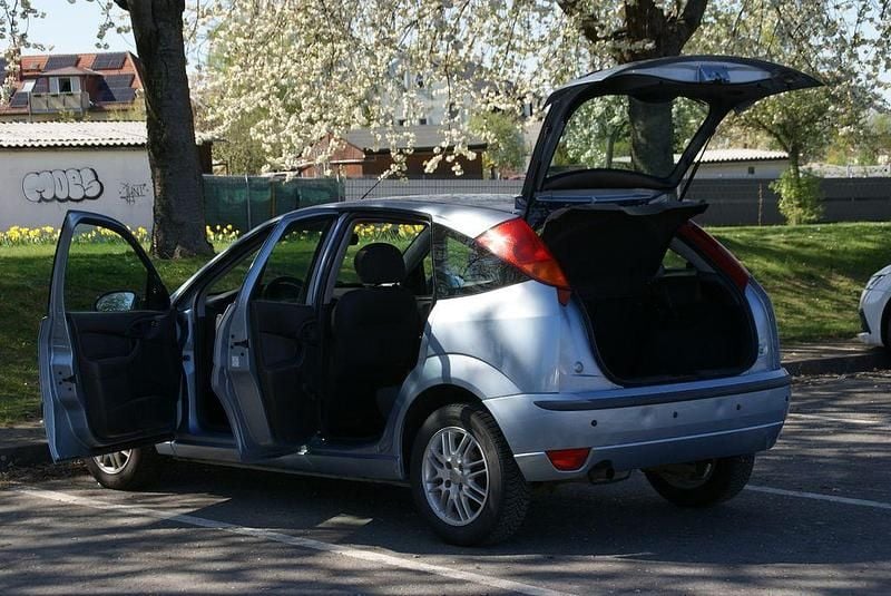 Gebraucht Ford Focus Ambiente 101 PS (74 kW) 2005 Blau Limousine