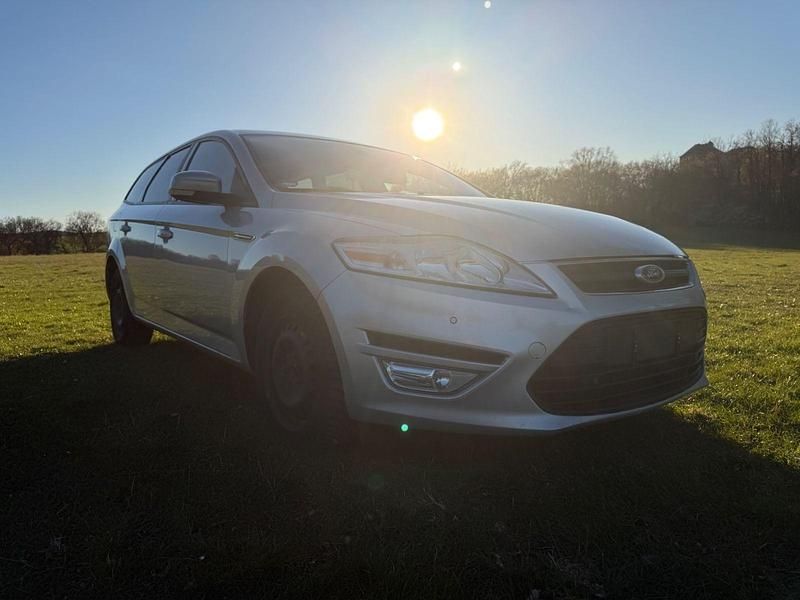 Gebraucht Ford Mondeo Trend 140 PS (102 kW) 2012 Silber Kombi