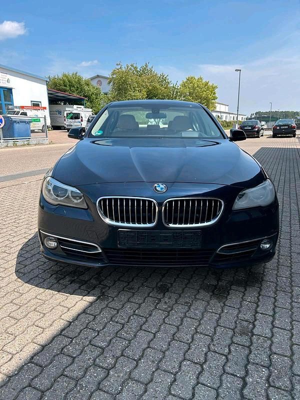 Blau Gebraucht 2013 BMW 530 Luxury Line Limousine | 11.000 € (Superpreis) - Bild 1/4