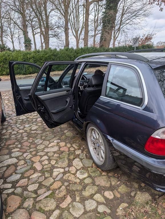 Gebraucht BMW 320 Basis 170 PS (125 kW) 2001 Blau Kombi