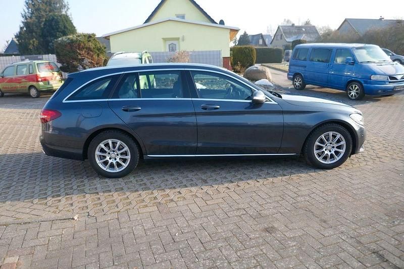 Gebraucht Mercedes C180 156 PS (114 kW) 2015 Grau Kombi