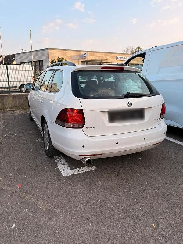 Gebraucht VW Golf VI 105 PS (77 kW) 2010 Weiß Kleinwagen