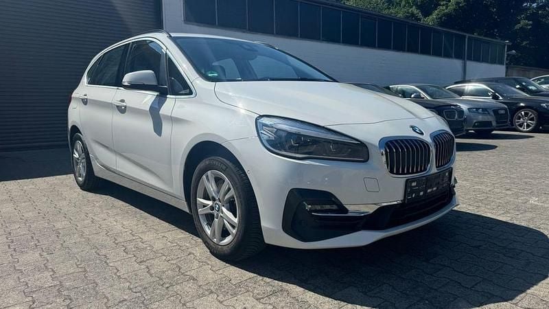 Weiß Gebraucht 2018 BMW 218 Sport Line Van / Kleinbus | 13.000 € (Guter Preis) - Bild 1/4