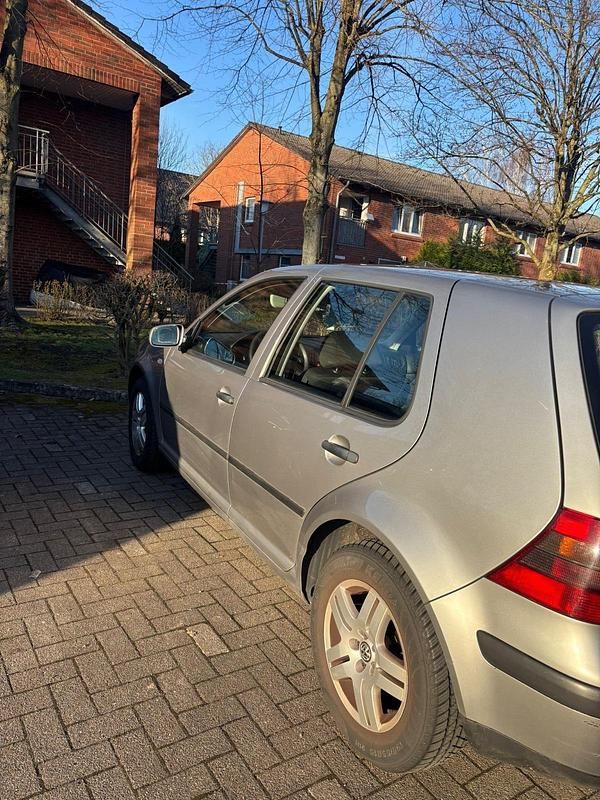 Gebraucht VW Golf IV 105 PS (77 kW) 2002 Silber Kleinwagen