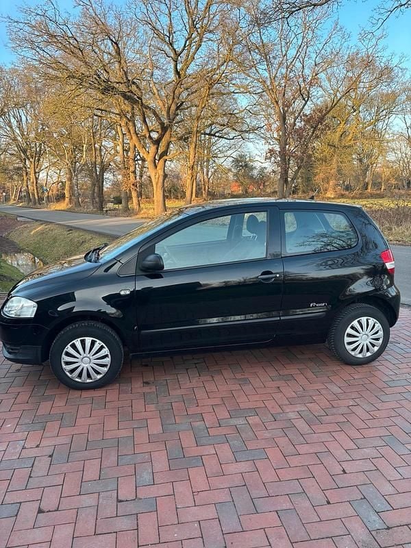 Gebraucht VW Fox 54 PS (39 kW) 2008 Schwarz Kleinwagen