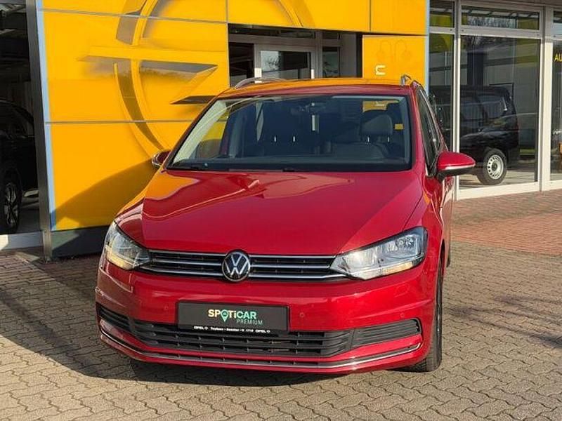 Gebraucht VW Touran Active 122 PS (89 kW) 2021 Rot Van / Kleinbus
