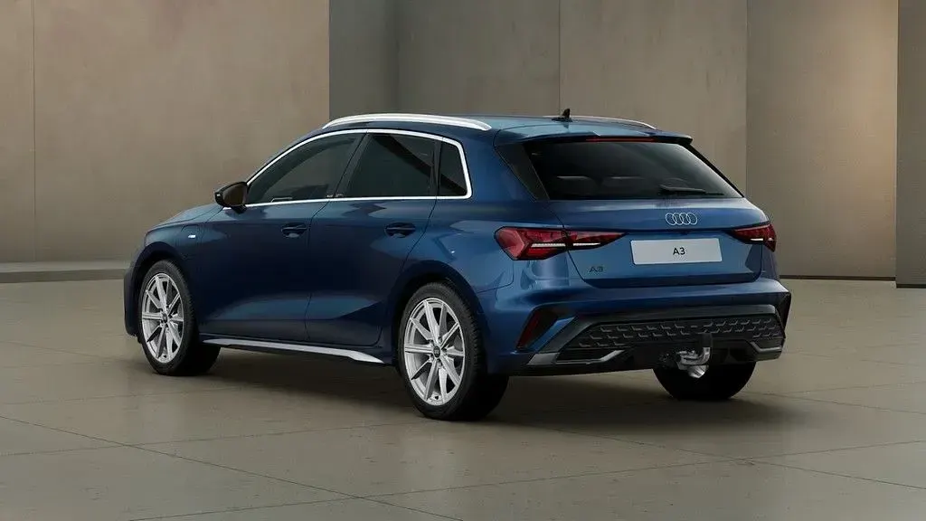 Second-hand Audi A3 S-Line 204 CP (150 kW) 2025 Albastru Berlinǎ