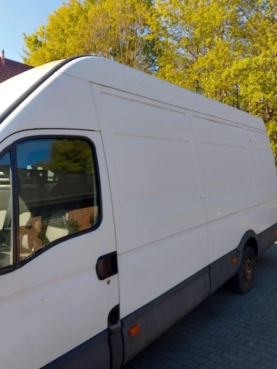 Second-hand Iveco Daily 147 CP (108 kW) 2013 Alb Monovolum