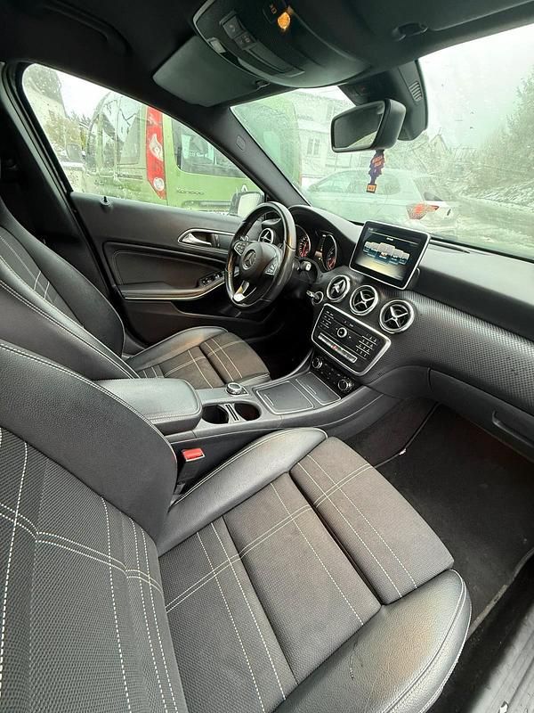 Gebraucht Mercedes A200 156 PS (114 kW) 2015 Schwarz Limousine