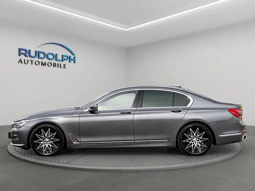 Gebraucht BMW 750 Luxury Line 449 PS (330 kW) 2016 Magellangrau Limousine
