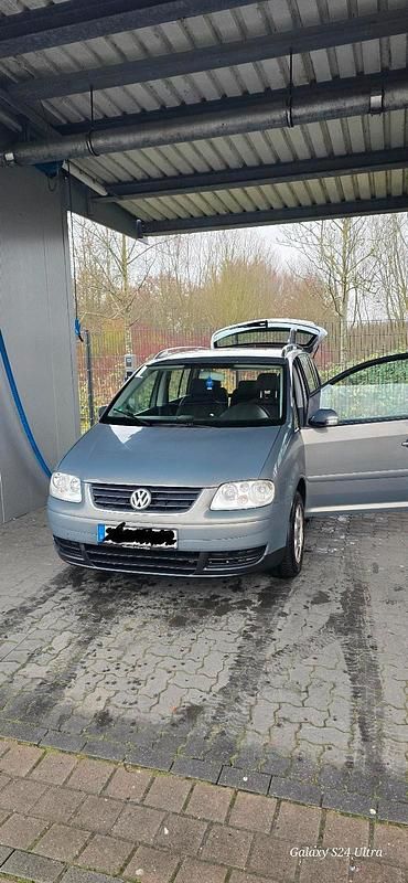 Grau Gebraucht 2006 VW Touran Van / Kleinbus | 1.100 € (Guter Preis) - Bild 1/4