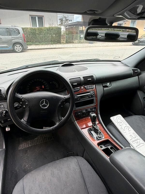 Gebraucht Mercedes 200 110 PS (80 kW) 2003 Gold Limousine