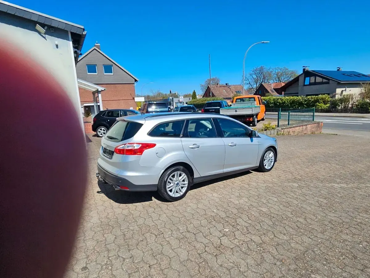 Używany Ford Focus SYNC Edition 116 KM (85 kW) 2014 Srebrny Sedan/Limuzyna