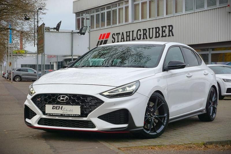 Weiß Gebraucht 2021 Hyundai i30 N Performance Limousine | 20.990 € (Guter Preis) - Bild 1/4