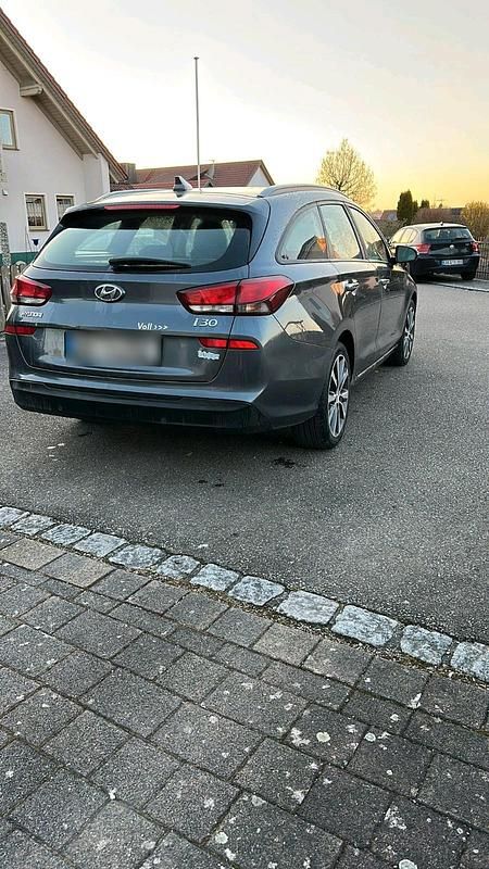 Gebraucht Hyundai i30 110 PS (80 kW) 2017 Grau Kombi