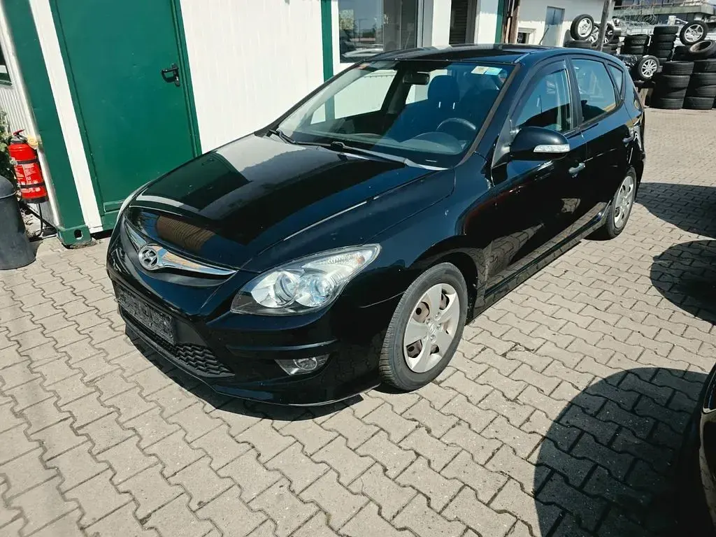 Gebraucht Hyundai i30 Classic 90 PS (66 kW) 2011 Schwarz Limousine