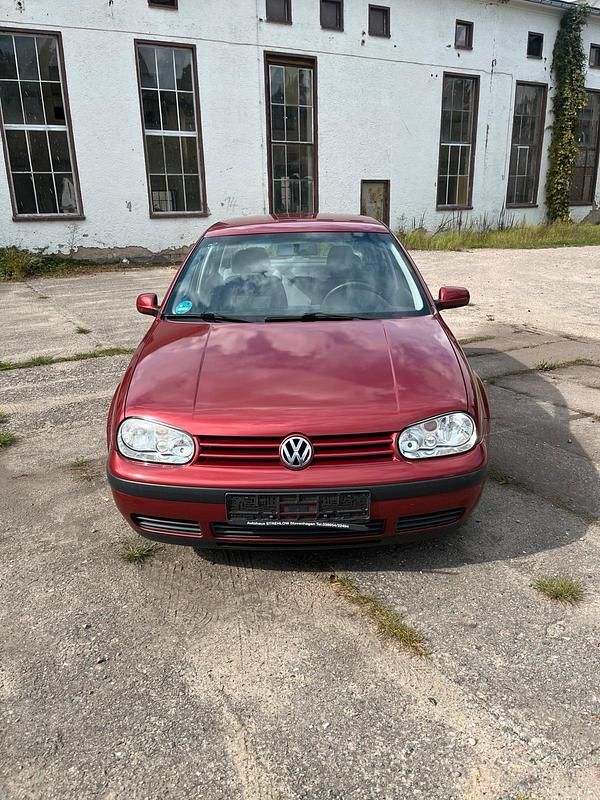 Rot Gebraucht 1998 VW Golf IV Kleinwagen | 1.400 € (Etwas zu teuer) - Bild 1/4