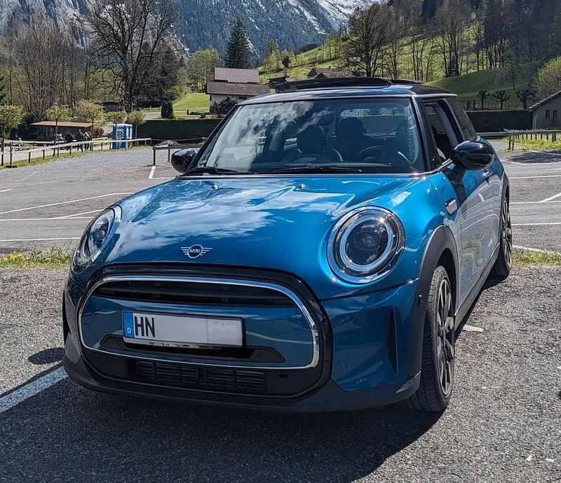Blau Gebraucht 2021 Mini Cooper Classic Kleinwagen | 21.499 € (Fairer Preis) - Bild 1/4