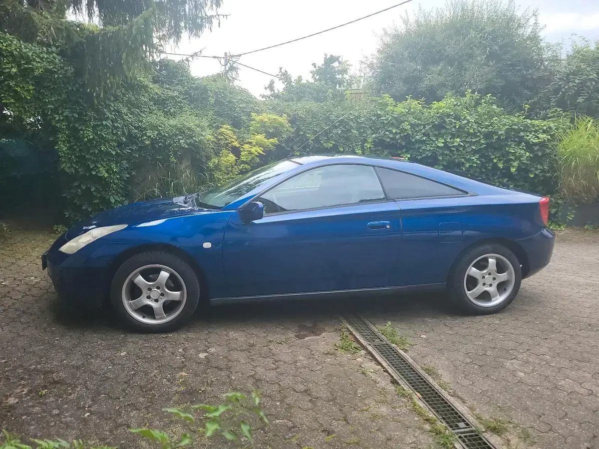Second-hand Toyota Celica 143 CP (105 kW) 2000 Albastru Coupe