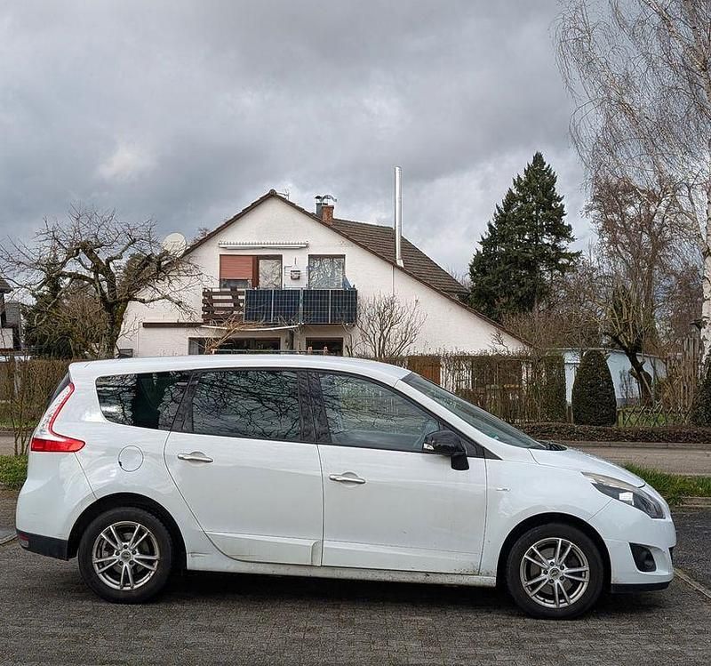 Gebraucht Renault Grand Scénic III Bose Edition 131 PS (96 kW) 2011 Weiß Van / Kleinbus