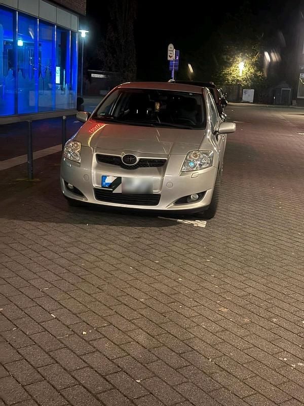 Gebraucht Toyota Auris 124 PS (91 kW) 2008 Silber Kleinwagen