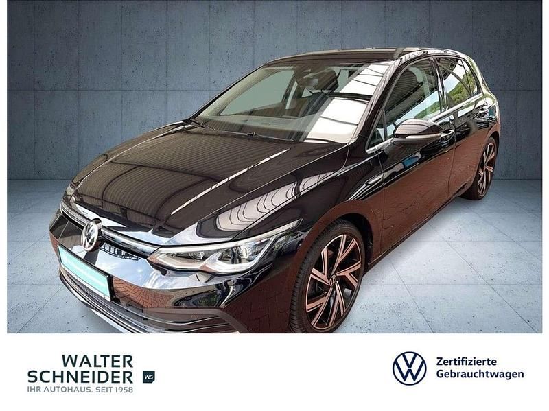 Deep black perleffekt Gebraucht 2020 VW Golf VIII Style Limousine | 22.450 € (Fairer Preis) - Bild 1/4