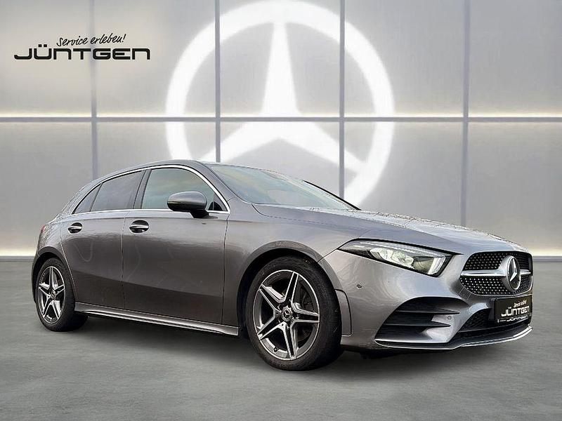 Grau Gebraucht 2021 Mercedes A200 AMG line Limousine | 25.850 € (Etwas zu teuer) - Bild 1/4