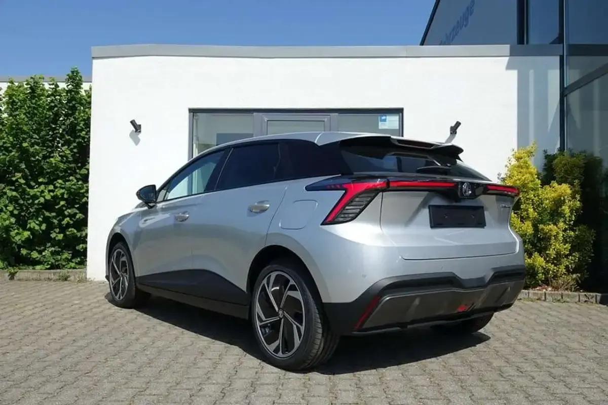 Neu MG MG4 EV 139 kW (190 PS) 2026 Cosmic silver Kleinwagen