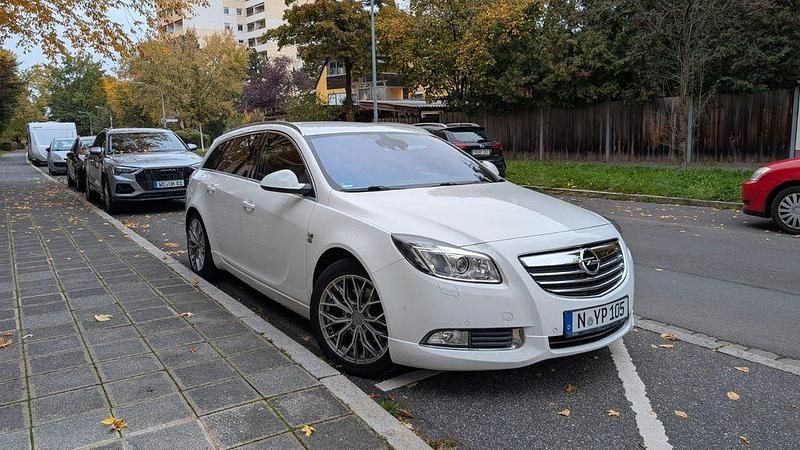 Weiß Gebraucht 2012 Opel Insignia OPC Kombi | 7.201 € (Etwas zu teuer) - Bild 1/4