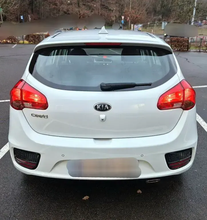 Używany Kia Ceed Edition 7 99 KM (72 kW) 2018 Biały Hatchback