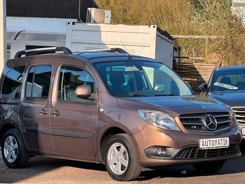 Braun Gebraucht 2017 Mercedes Citan 112 Kombi | 17.850 € (Teuer) - Bild 1/4