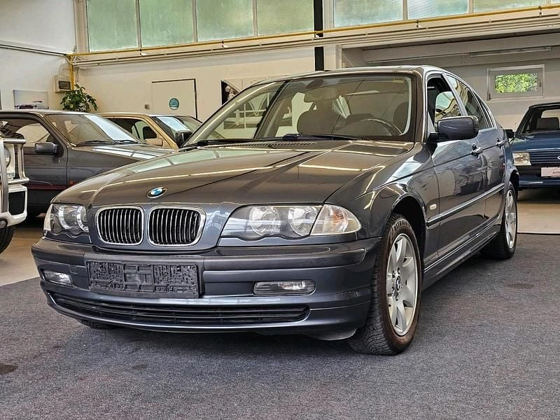 Grau Gebraucht 2001 BMW 325 Sport Line Limousine | 2.350 € (Guter Preis) - Bild 1/4
