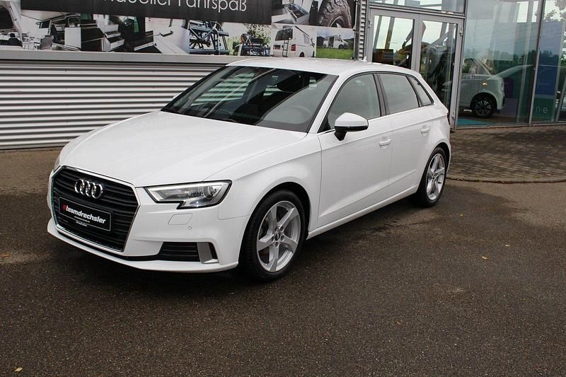 Weiß Gebraucht 2016 Audi A3 Sportback Sport Kombi | 18.480 € (Fairer Preis) - Bild 1/4