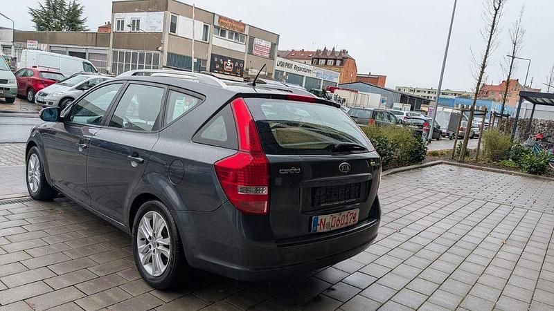 Gebraucht Kia Ceed DREAM-TEAM Edition 116 PS (85 kW) 2011 Grau Kleinwagen