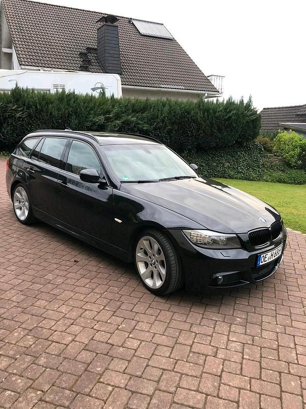 Gebraucht BMW 330 272 PS (200 kW) 2011 Schwarz Kombi