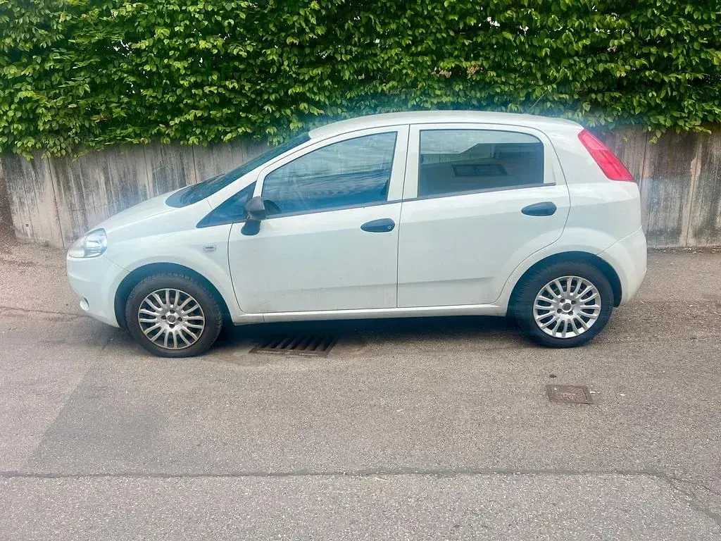 Gebraucht Fiat Grande Punto 69 PS (50 kW) 2011 Weiß Kleinwagen