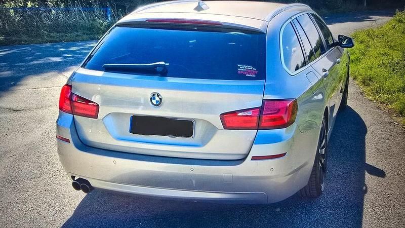 Gebraucht BMW 523 204 PS (150 kW) 2010 Silber Kombi