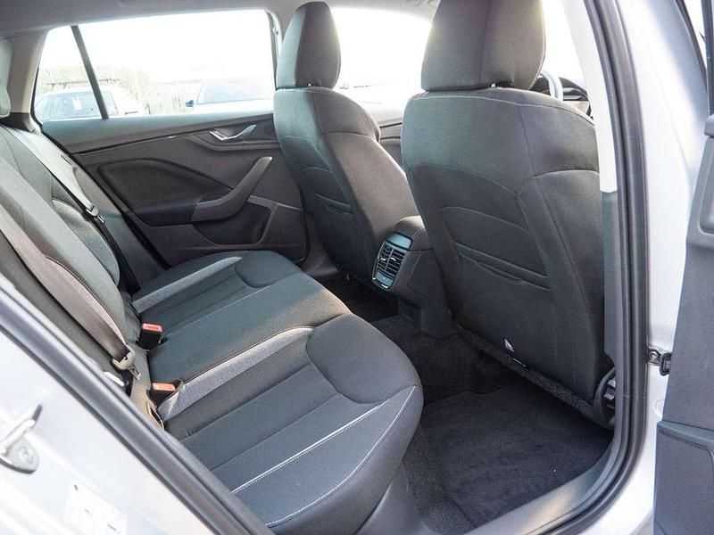 Gebraucht Skoda Scala Drive 116 PS (85 kW) 2024 Silber met. Kleinwagen