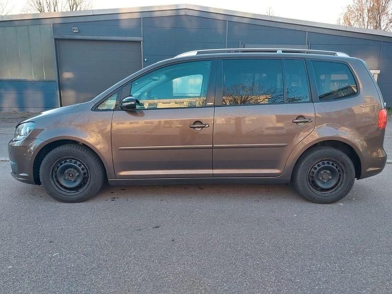 Gebraucht VW Touran Style 140 PS (102 kW) 2011 Braun Van / Kleinbus