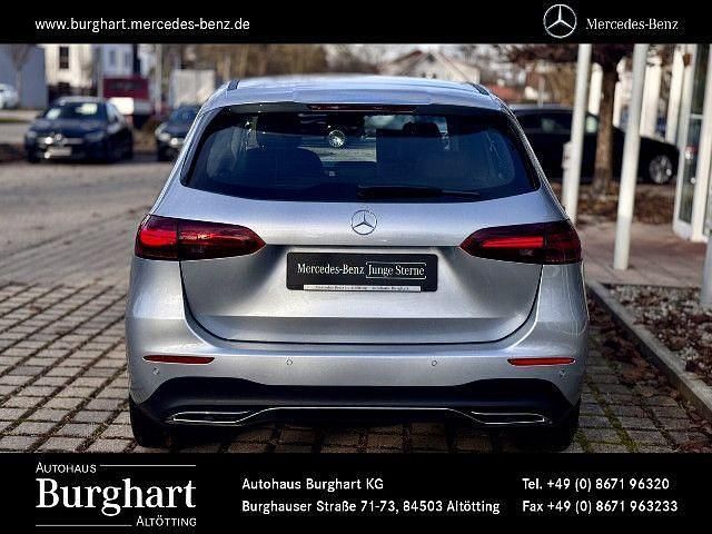 Gebraucht Mercedes B200 Advanced 150 PS (110 kW) 2024 Silber Van / Kleinbus