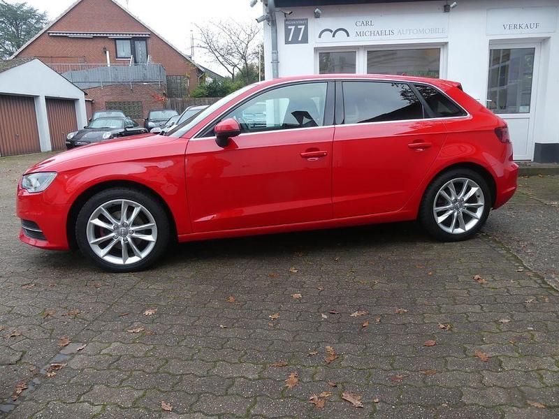 Gebraucht Audi A3 Ambiente 125 PS (91 kW) 2014 Rot Limousine