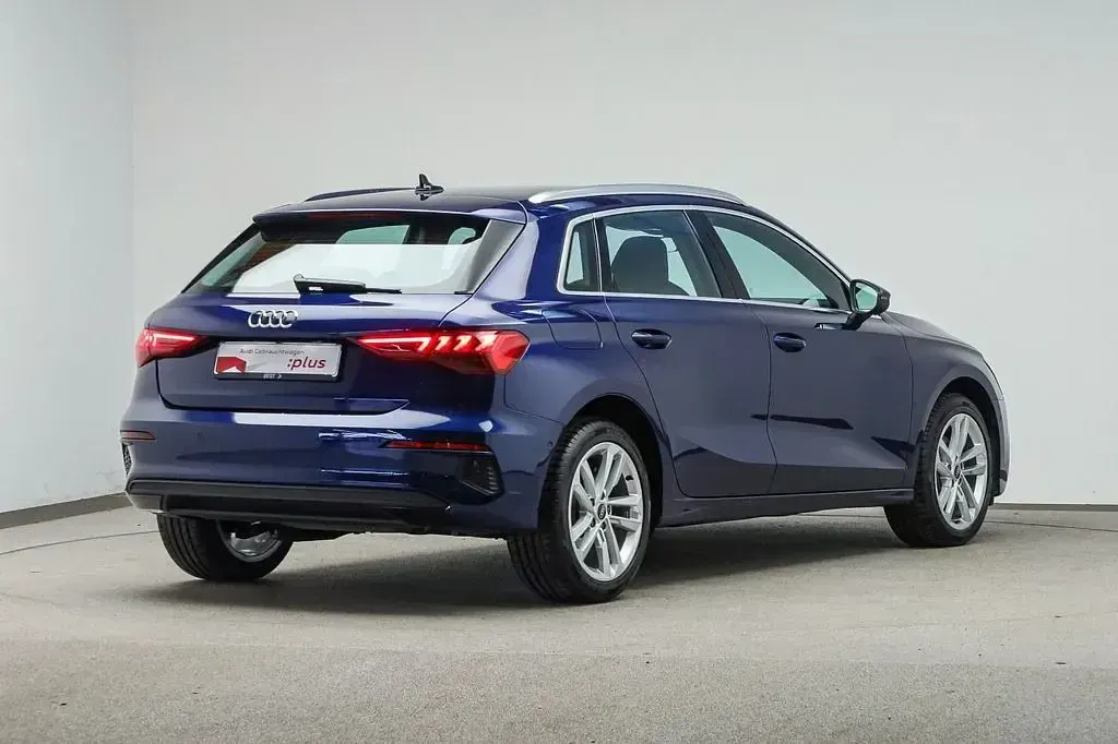 Gebraucht Audi A3 Basis 116 PS (85 kW) 2024 Navarrablau metallic Limousine