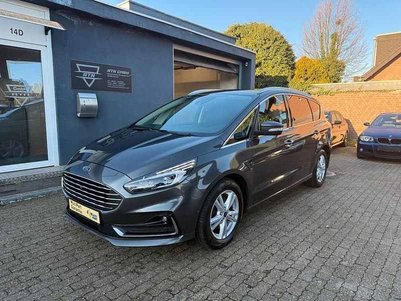 Gebraucht Ford S-MAX Titanium 190 PS (139 kW) 2021 Grau Van / Kleinbus
